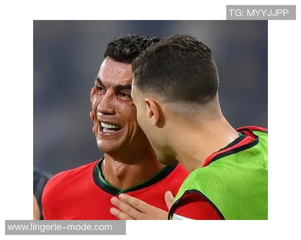 意大利点球大战险胜葡萄牙C罗含泪告别赛场情深意重